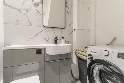 Guest w.c/utility room