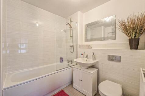 &#34;Jack &amp; Jill&#34; bathroom