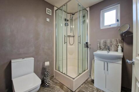 En suite shower room