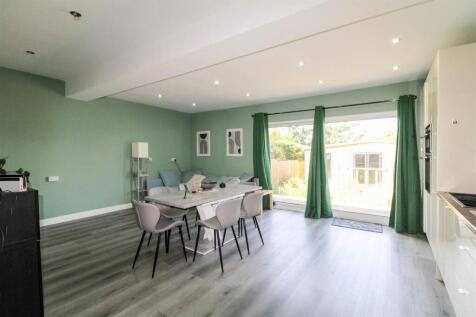 Open plan kitchen/dining/sitting room