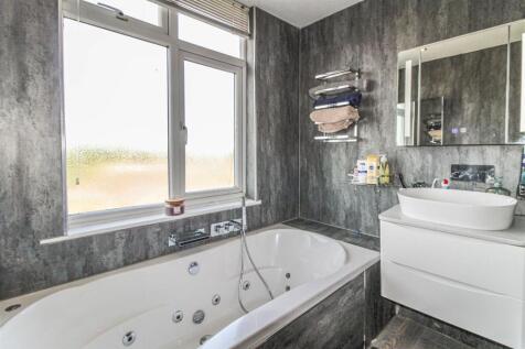Jacuzzi style bath