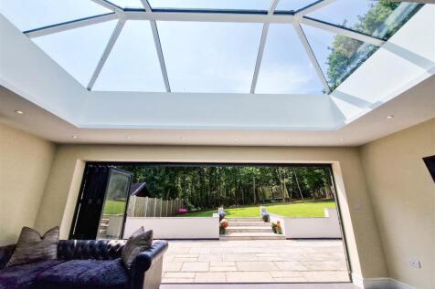 Feature lantern roof
