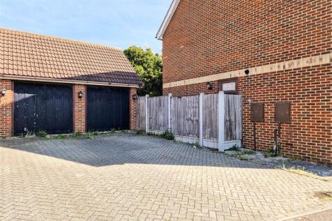 Double garage &amp; generous parking
