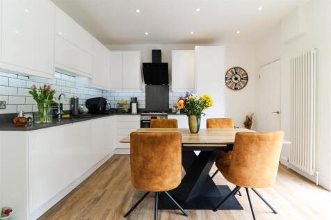 Kitchen/Dining Area