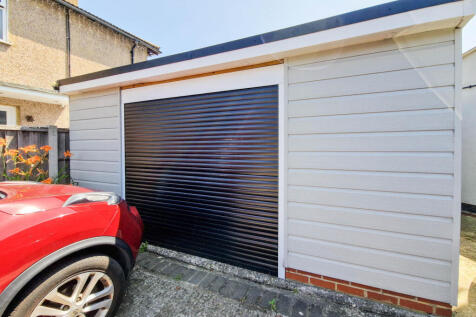Large Garage (14ft x 14ft)