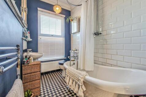 luxury bathroom suite