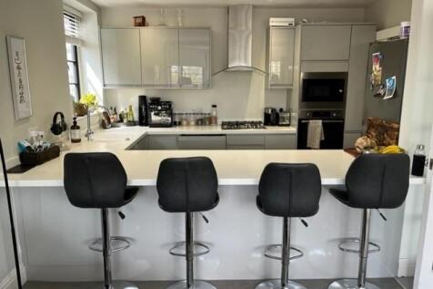 Kitchen 2.jpg