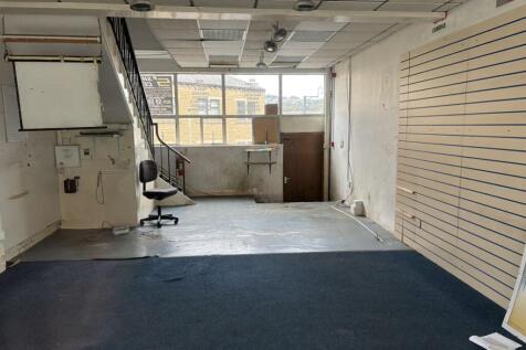 33 kirkgate 2 of 5.JPEG