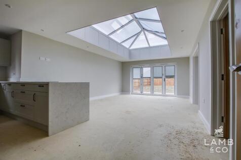 DINING/FAMILY AREA