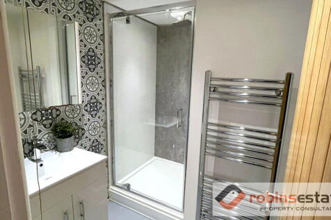 Bathroom 1a_16941884