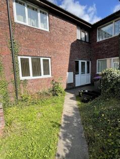 85 Pentre Outside