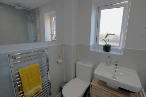 Family Bathroom P2.jpeg