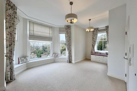 The Mount Clent Lounge 1.jpg