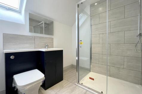 ensuite.jpg