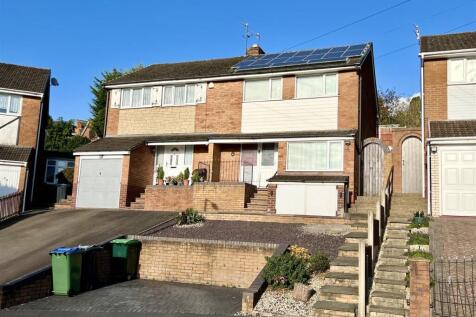 Castle Close Cradley Heath 1.jpg