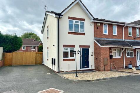 Fieldfare Close Cradley Heath 1.jpg