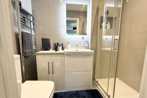 Bedroom 1 En-Suite.jpg