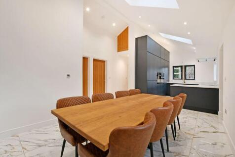 Dining Area / Kitchen 