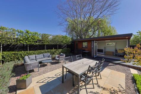 Garden &amp; Summerhouse