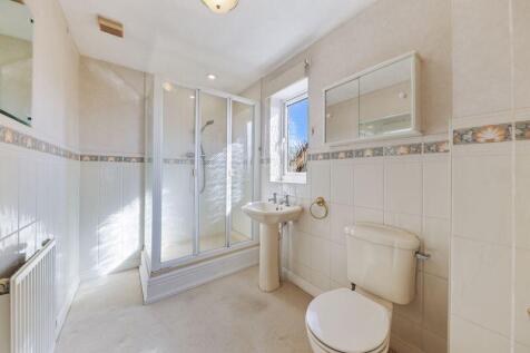 Bed1-Ensuite