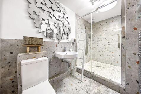 Shower-Room