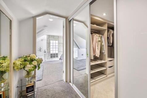 Walk-In-Wardrobe