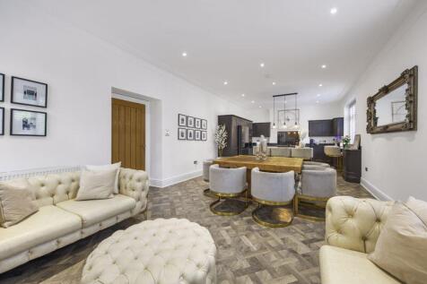 Family-Room.