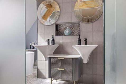 Bed1-Ensuite