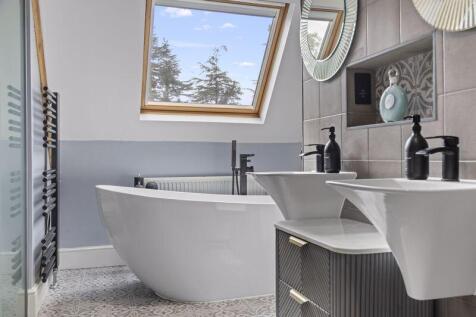 Bed1-Ensuite