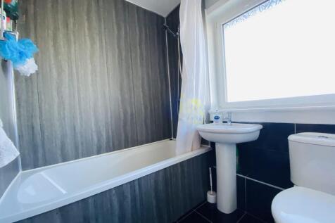 71 Barkerland Avenue, Dumfries, DG1 4HR - Braidwoo