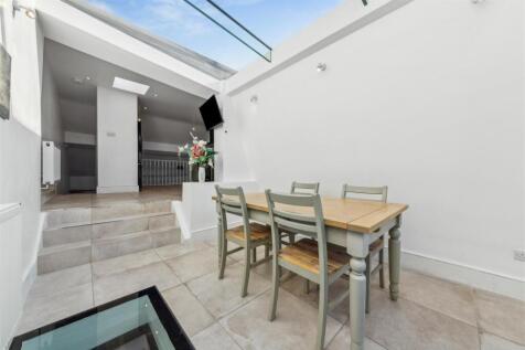 FFF, 60 Hartismere Road, SW6-11.jpg