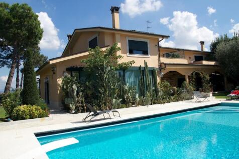 Villa with Pool
