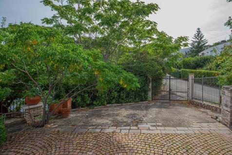 Entrance gate