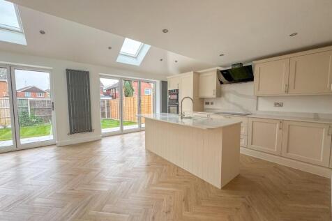 Caversham Close - Image-17.jpg