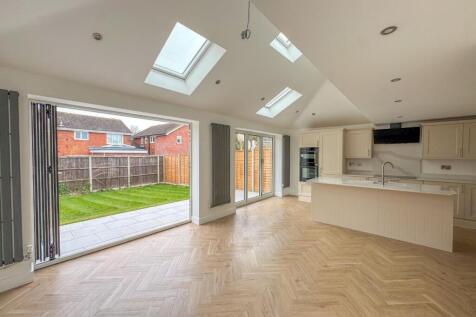 Caversham Close - Image-25.jpg