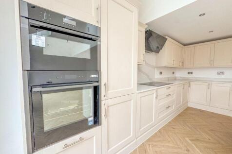 Caversham Close - Image-24.jpg