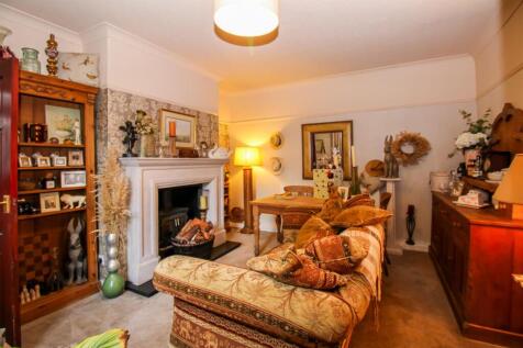 DINING/SITTING ROOM