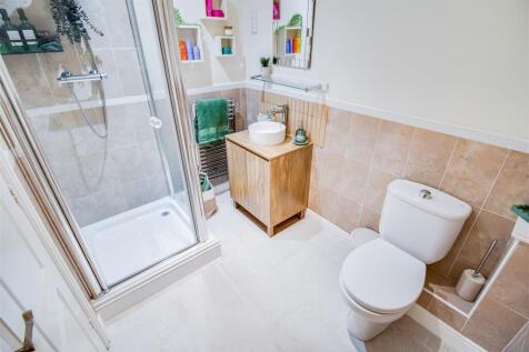 EN SUITE SHOWER ROOM