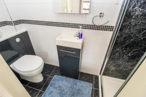 EN SUITE SHOWER ROOM/W.C.