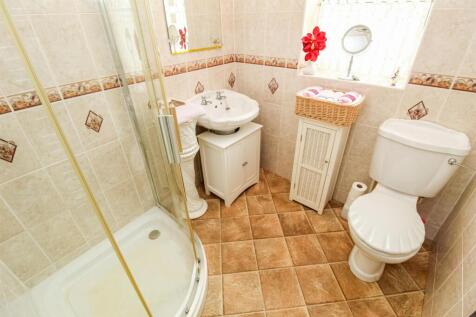 SHOWER ROOM/W.C.