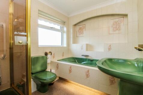 BATHROOM/W.C.