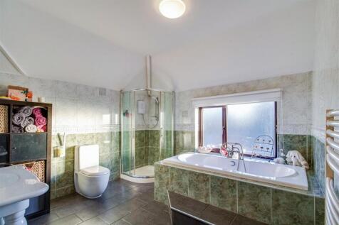 BATHROOM/W.C.