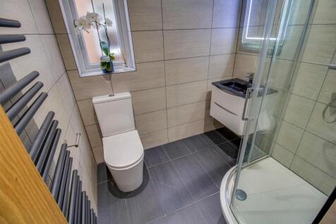 EN SUITE SHOWER ROOM/W.C.