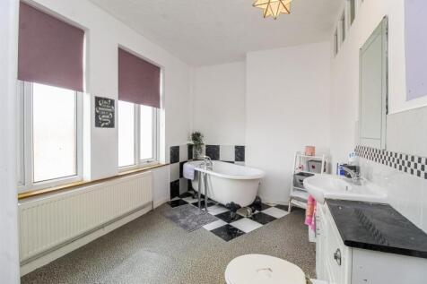 BATHROOM/W.C.