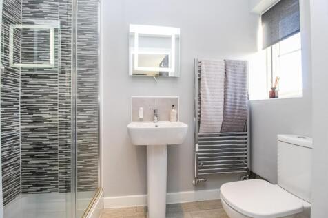 EN SUITE SHOWER ROOM/W.C.