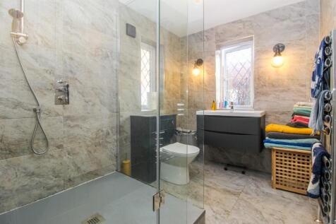 SHOWER ROOM/W.C.