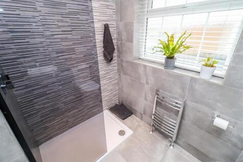 SHOWER ROOM/W.C.