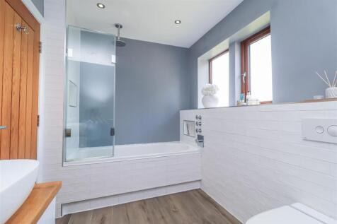 BATHROOM/W.C.