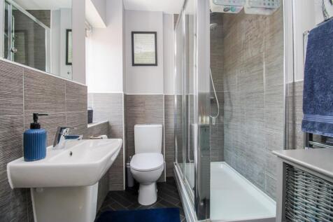 EN SUITE SHOWER ROOM/W.C.