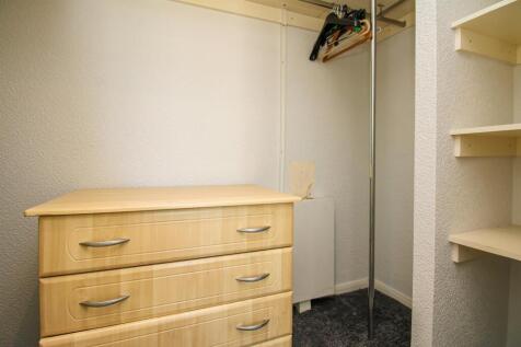 WALK-IN WARDROBE